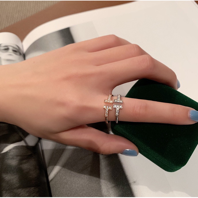 经典双T造型围巾