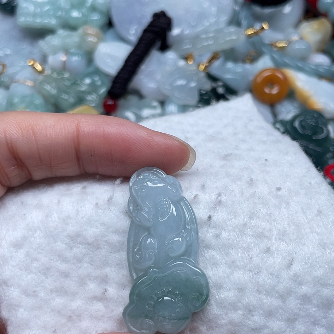 翡翠未镶嵌吊坠(不含链)