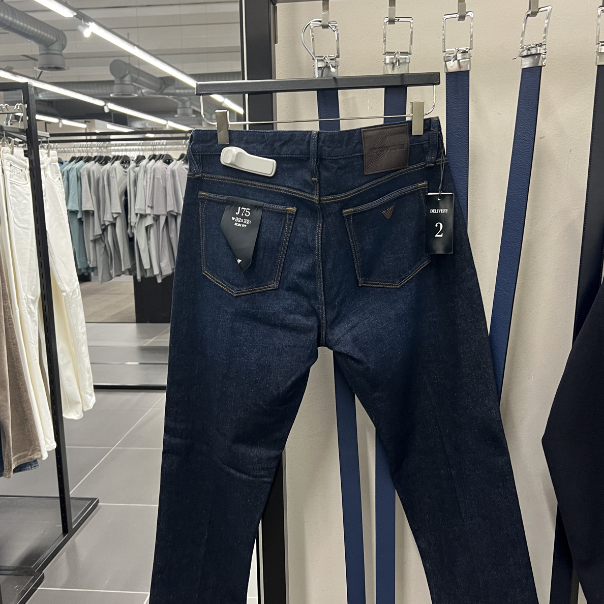 未使用 EMPORIO ARMANI/安普里奥·阿玛尼 J75 修身牛仔裤 不退换 