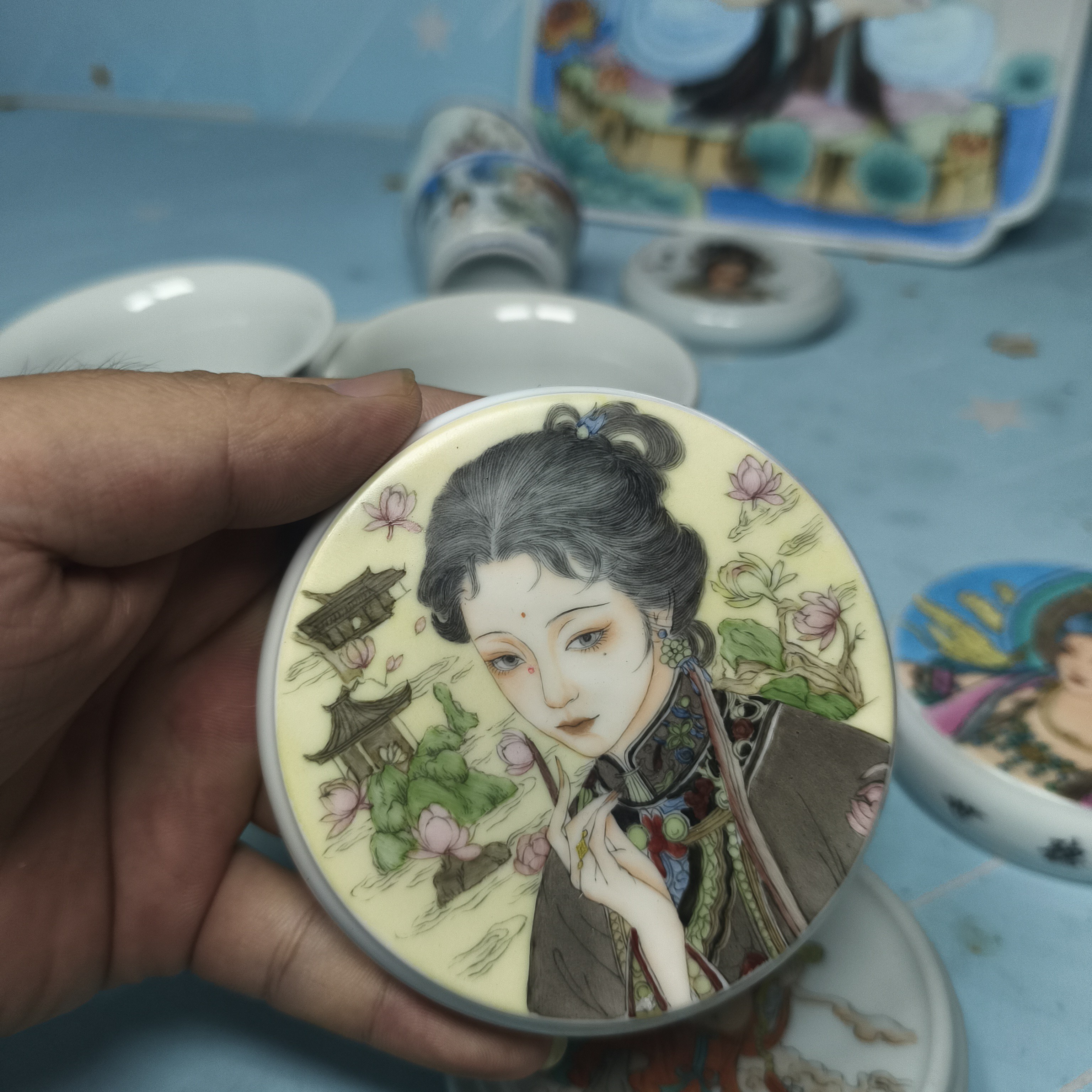手绘陶瓷美女盖置