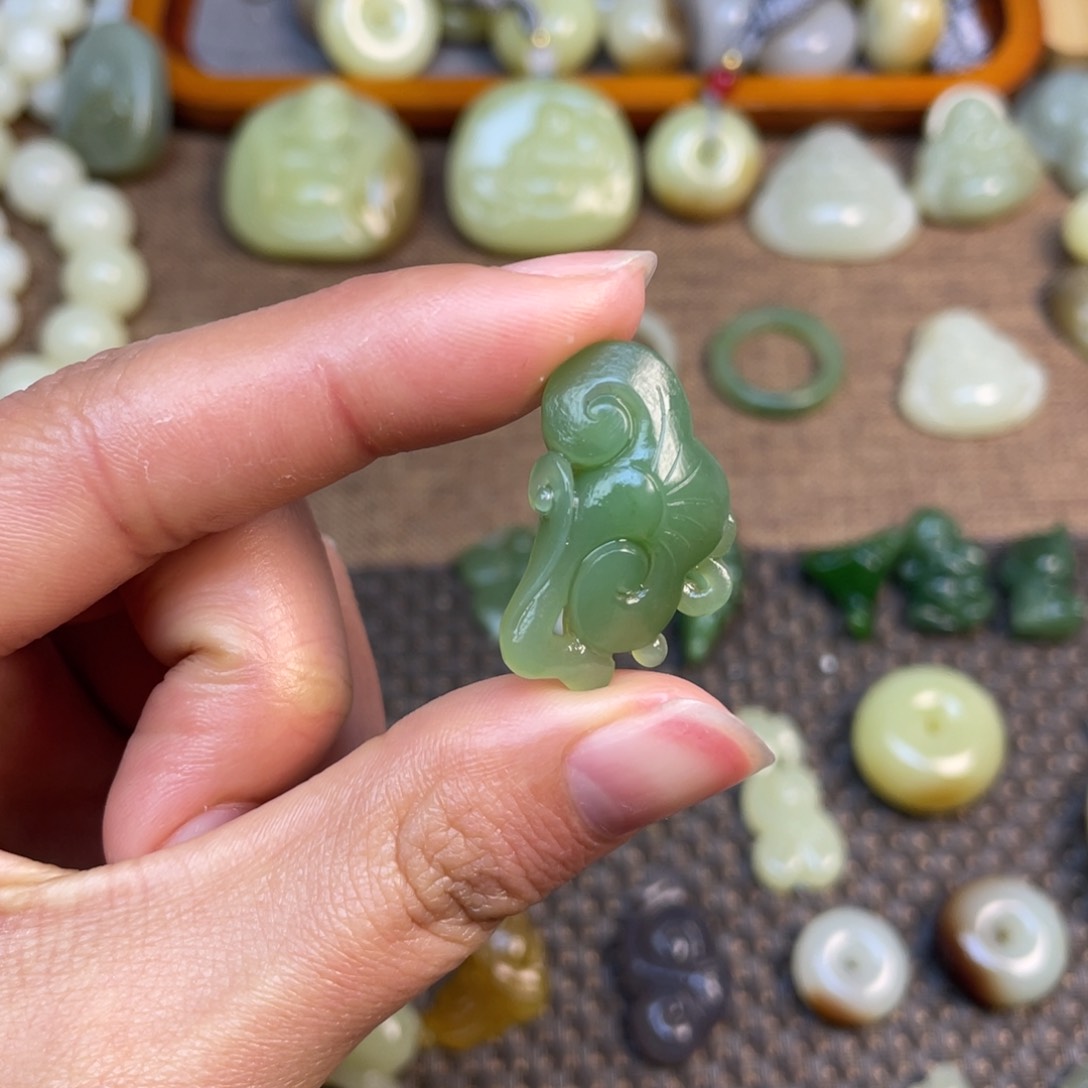 和田玉颈饰未镶嵌