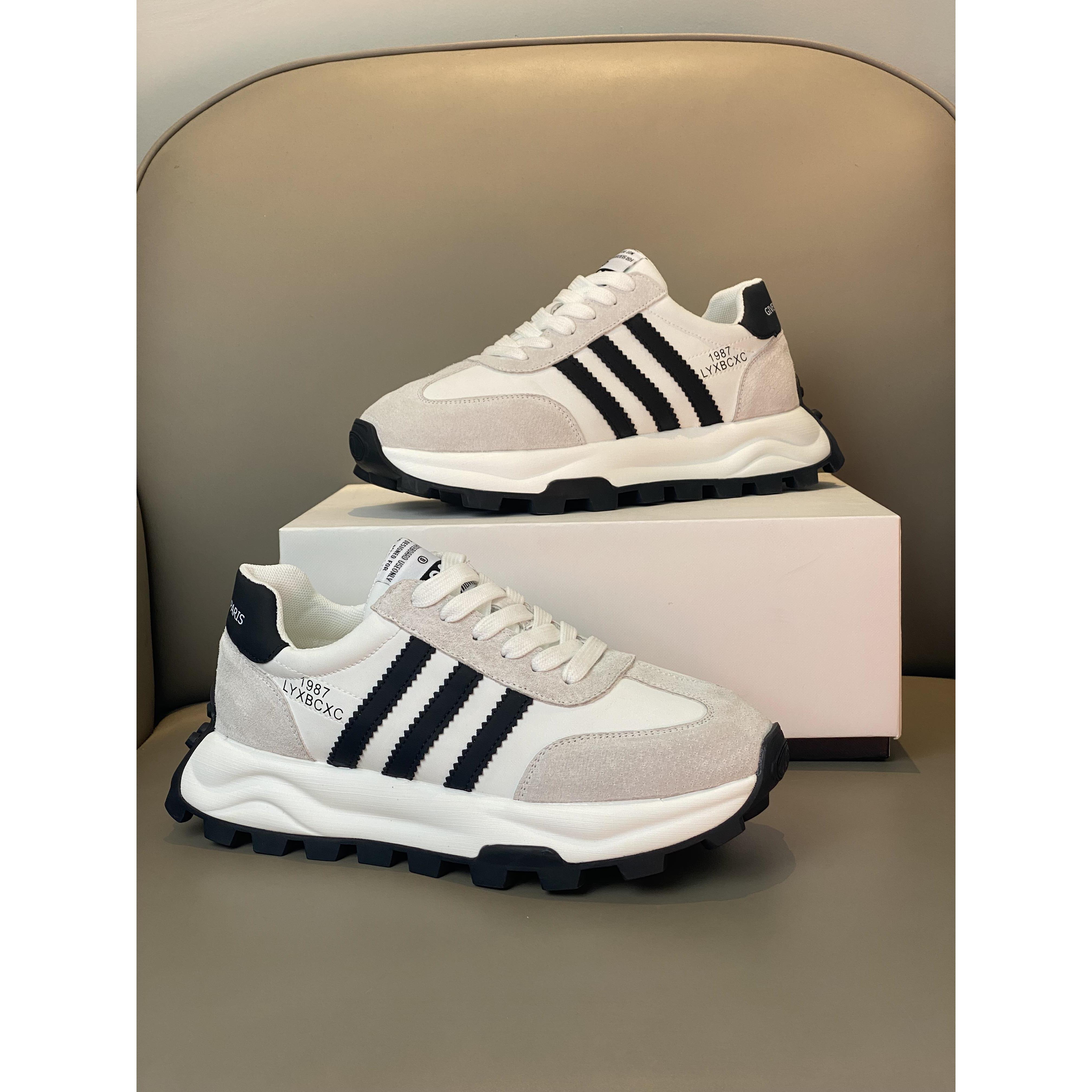 香港阿甘男鞋夏季2025新款厚底三道杠跑鞋真皮透气百搭休闲运动鞋