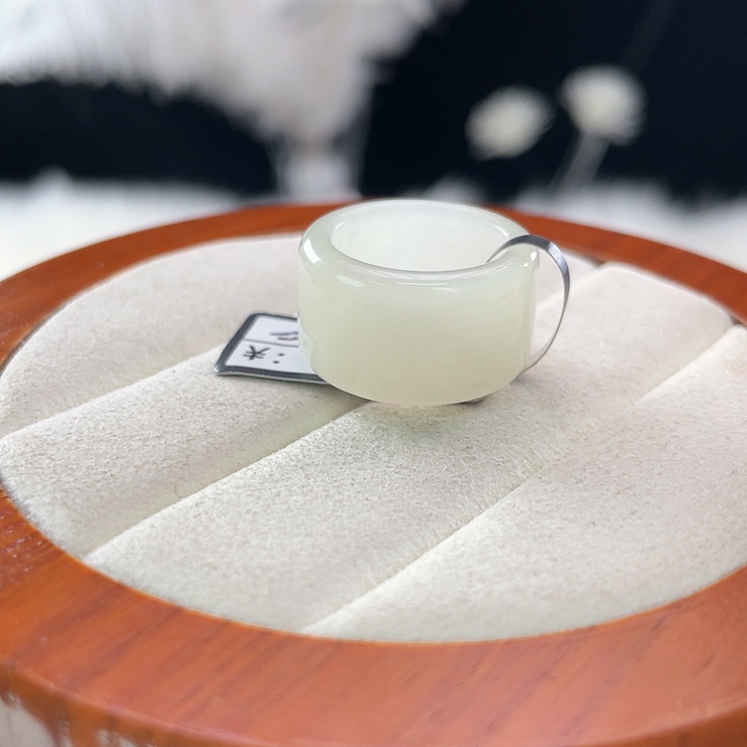 和田玉未镶嵌戒指l23。晴水圆切。15.3。不退换