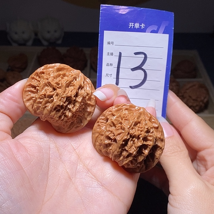 文玩核桃把件盘龙纹44左右精品