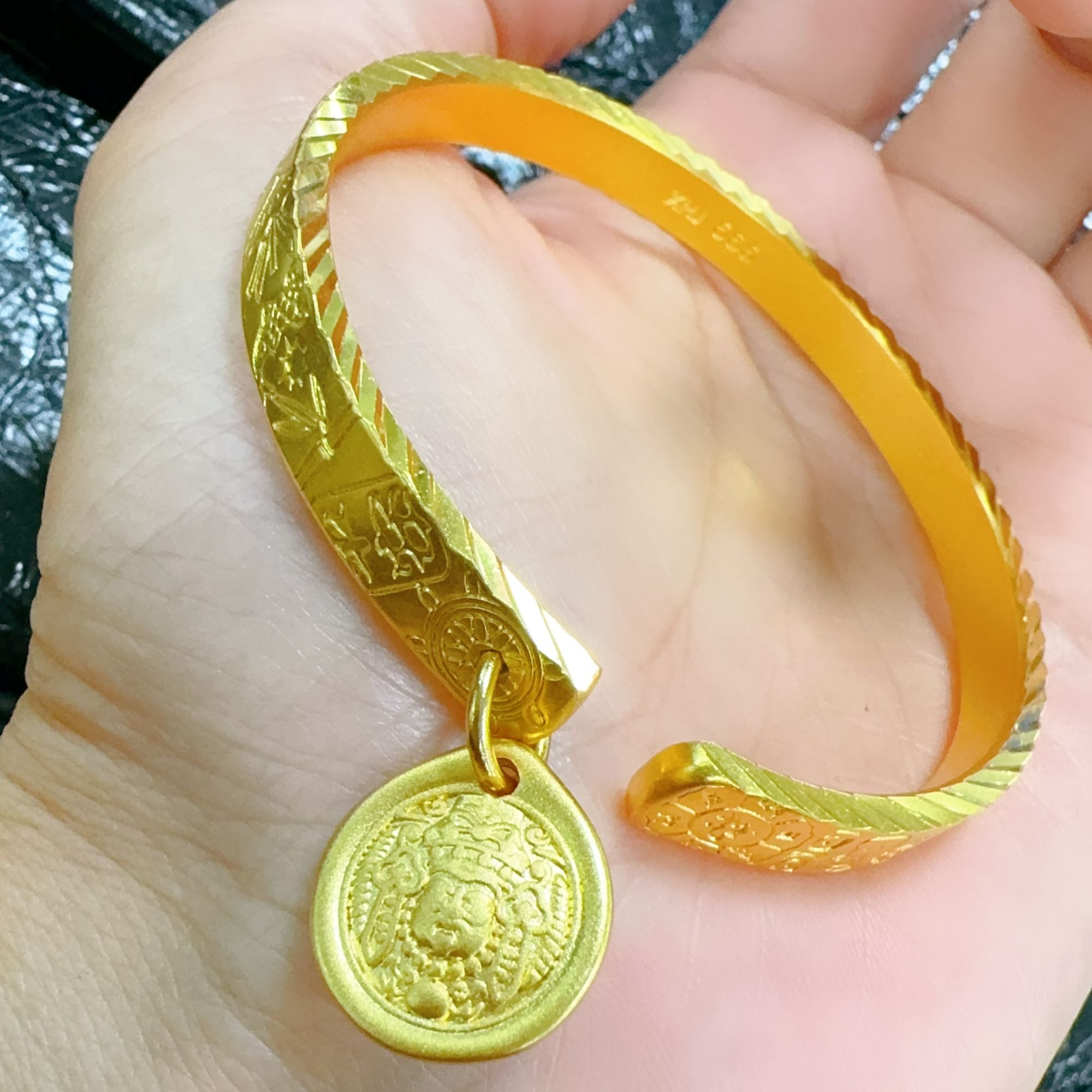 合金手镯 时尚精美 手工錾壳吉言开口手镯