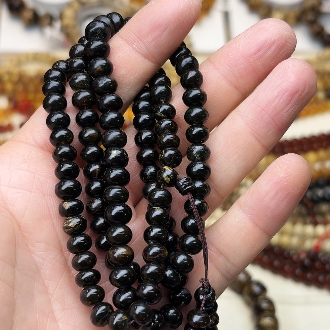 土***娃琥珀未镶嵌裸石七