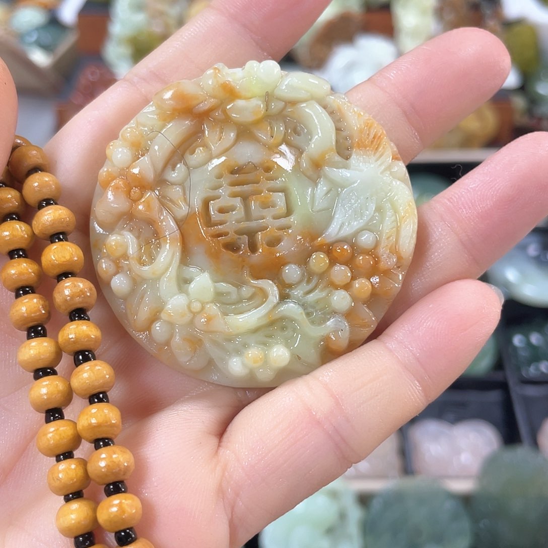 蛇纹石玉颈饰未镶嵌