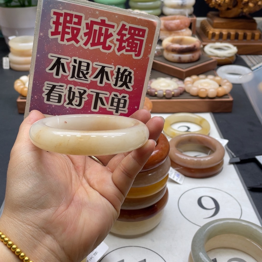 ****花石英岩玉未镶嵌手镯