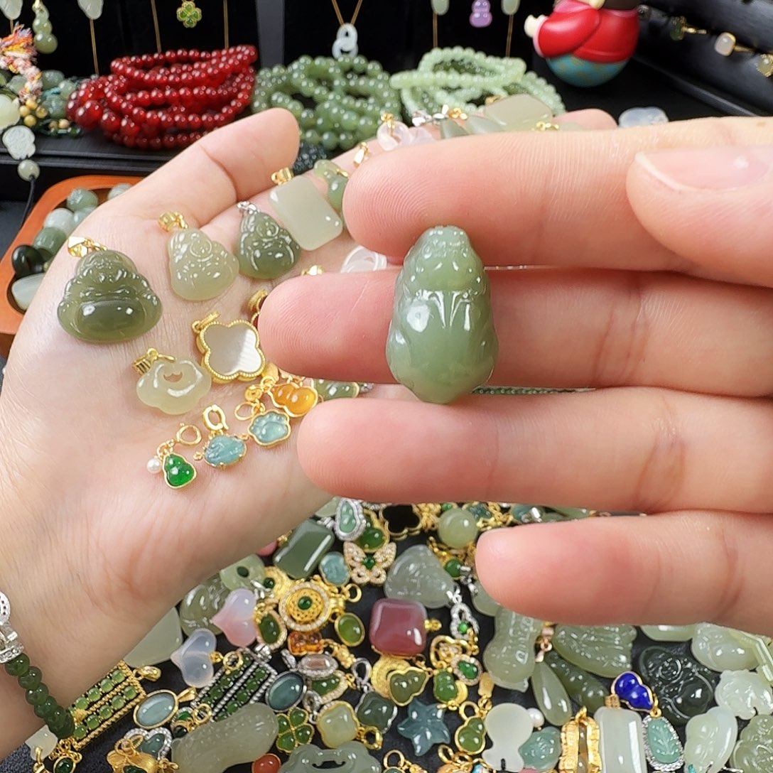 微***寒和田玉未镶嵌颈饰