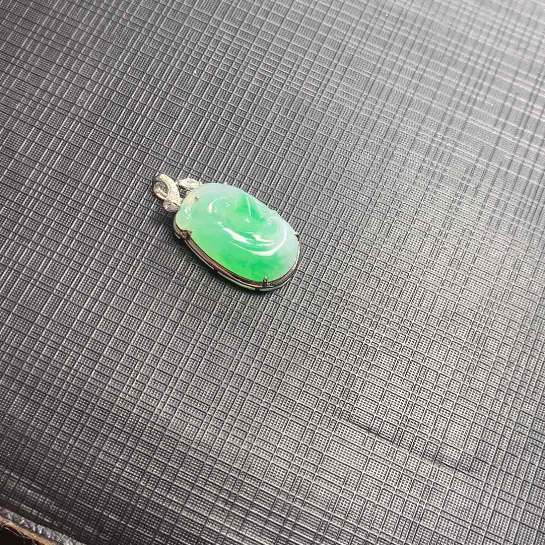 翡翠颈饰18K金镶嵌翡翠