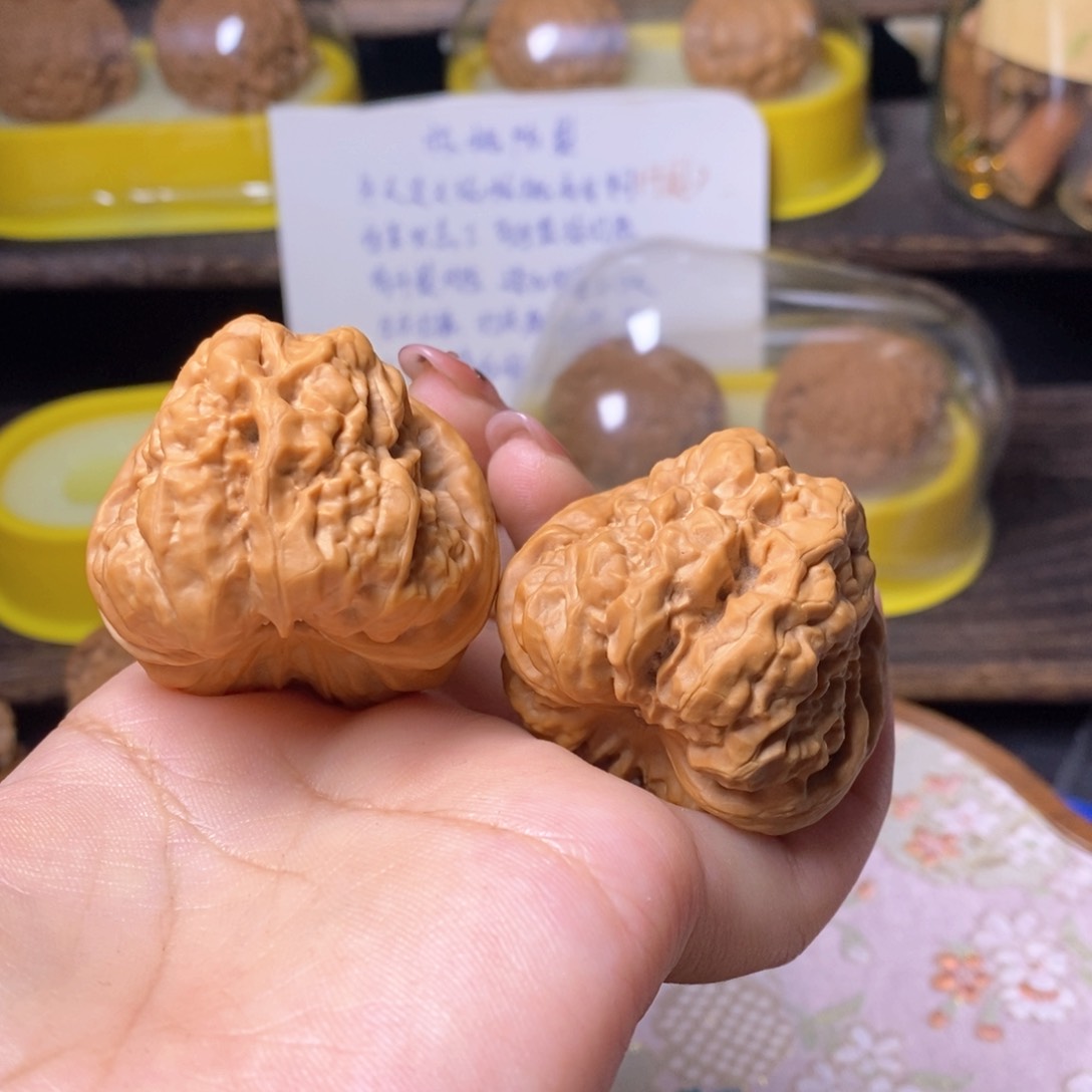文玩核桃把件小***。蛤蟆头42
