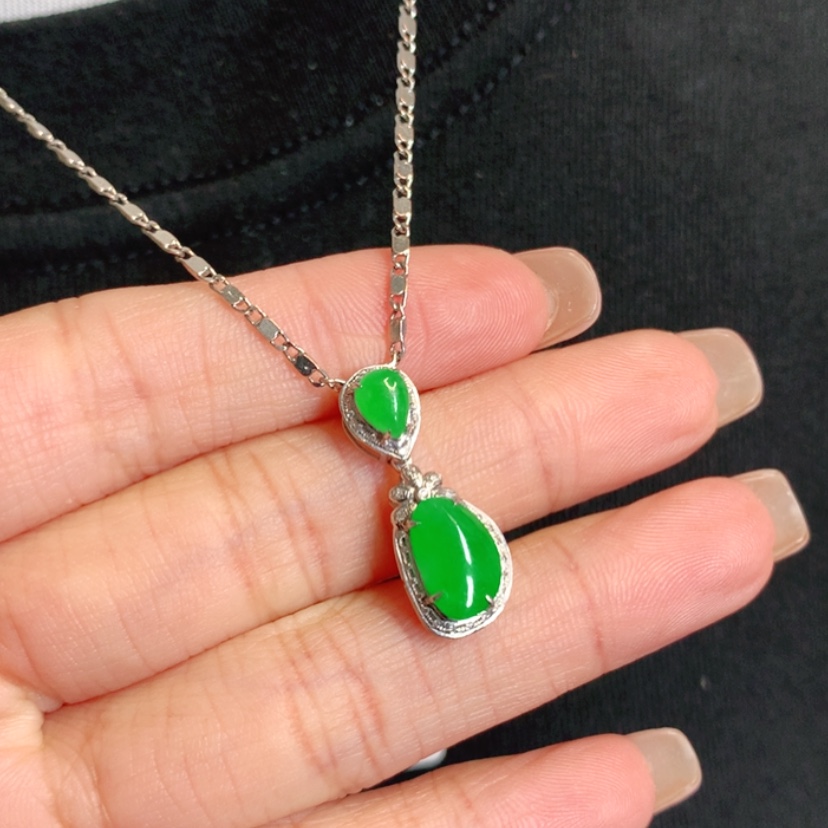 【闪购商品】颈饰18K金镶嵌翡翠特色戒面