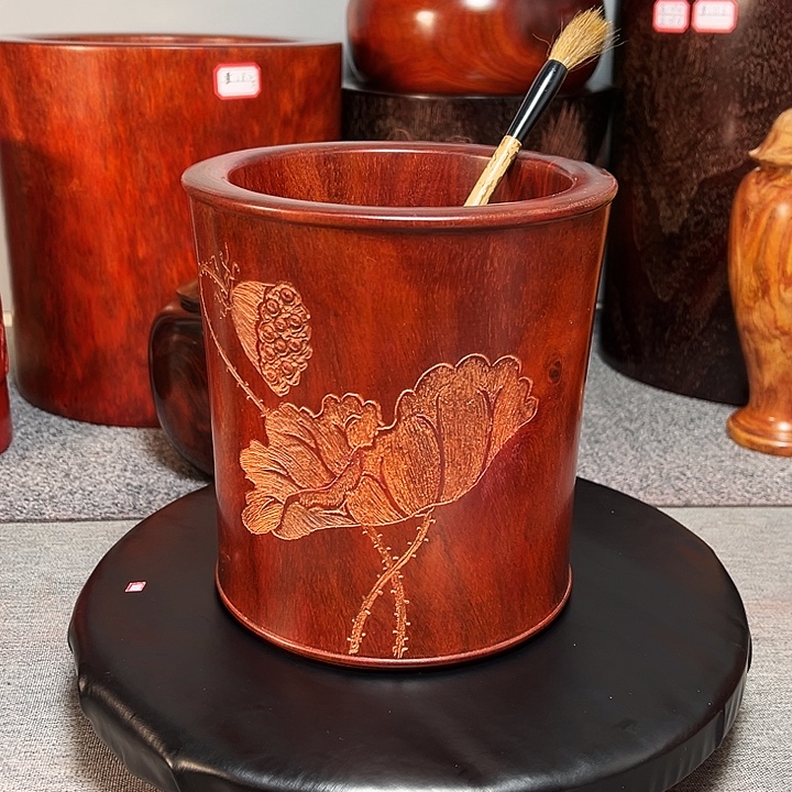 跟***会紫檀红木高油性笔筒