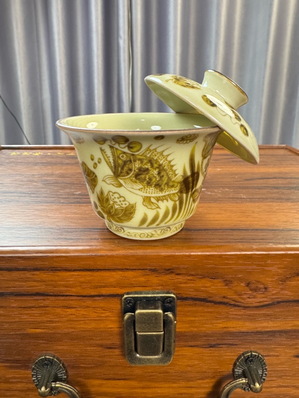 景德镇二号釉釉里金鱼藻纹马蹄两才盖碗