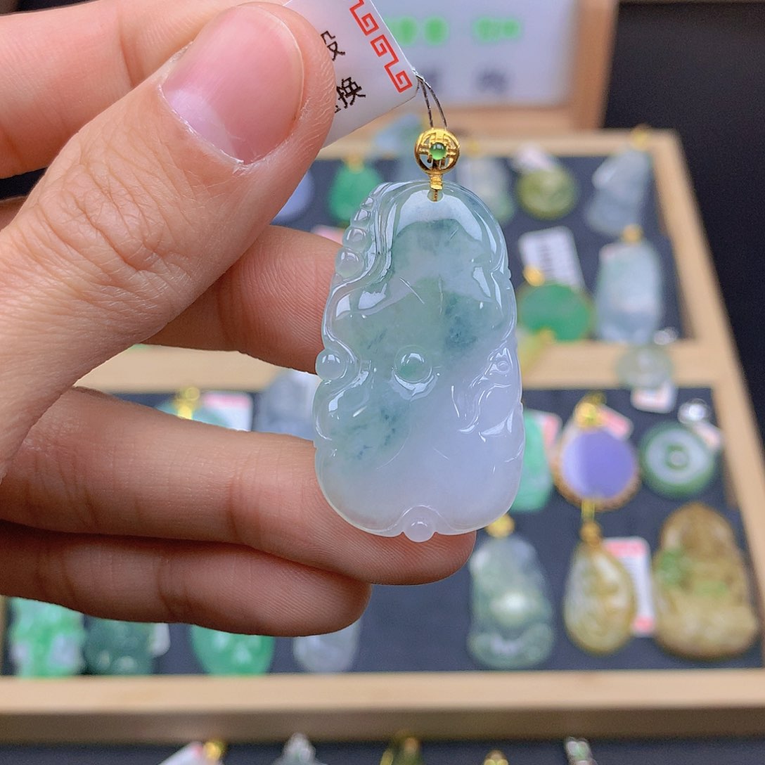 翡翠颈饰18K金镶嵌翡翠