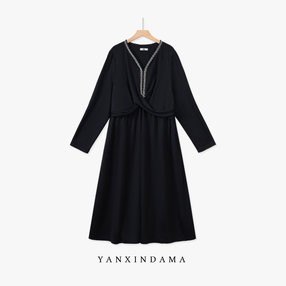 【岩心】大码女装300斤胖MM时尚设计感修身显瘦中长款连衣裙10138