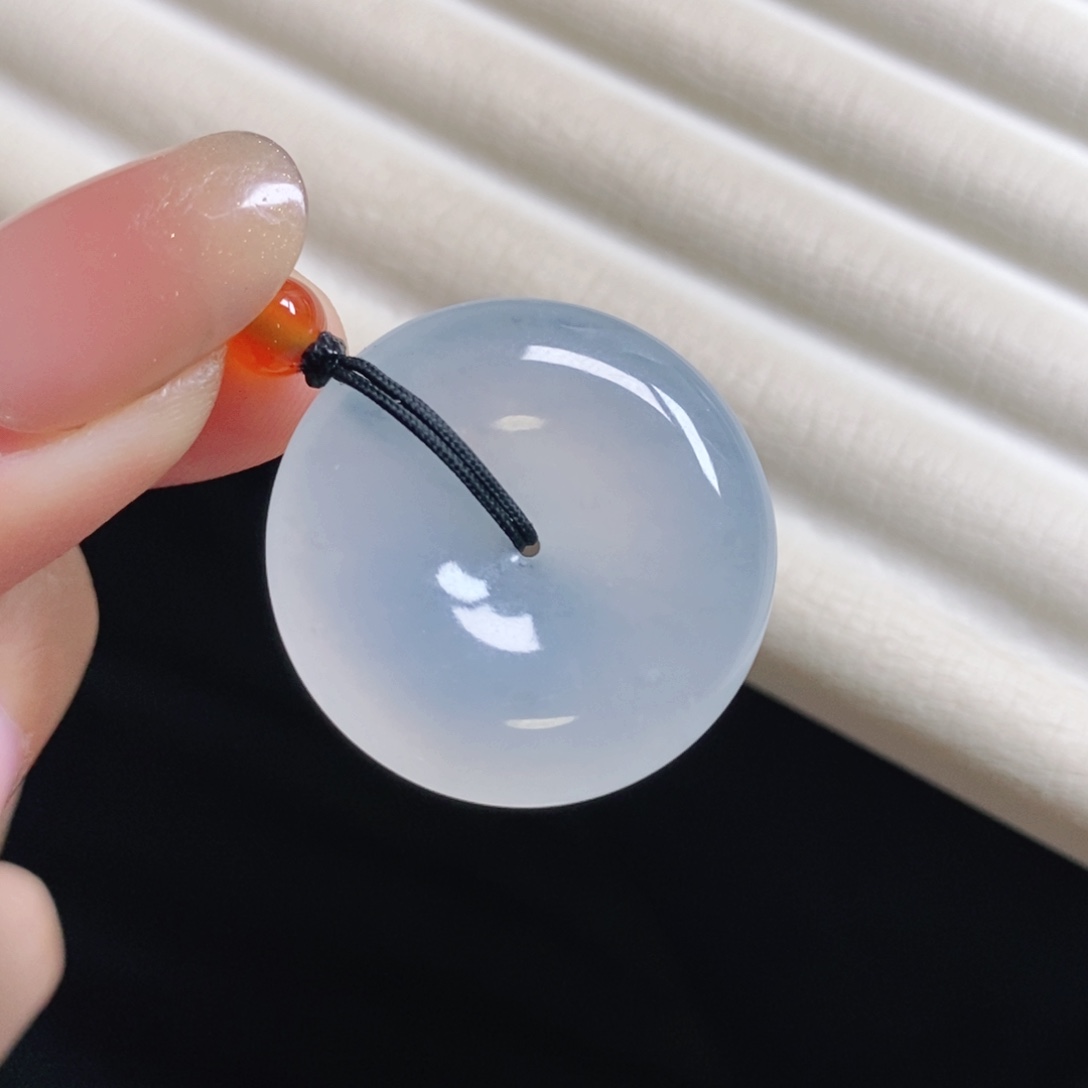 翡翠颈饰未镶嵌扣子