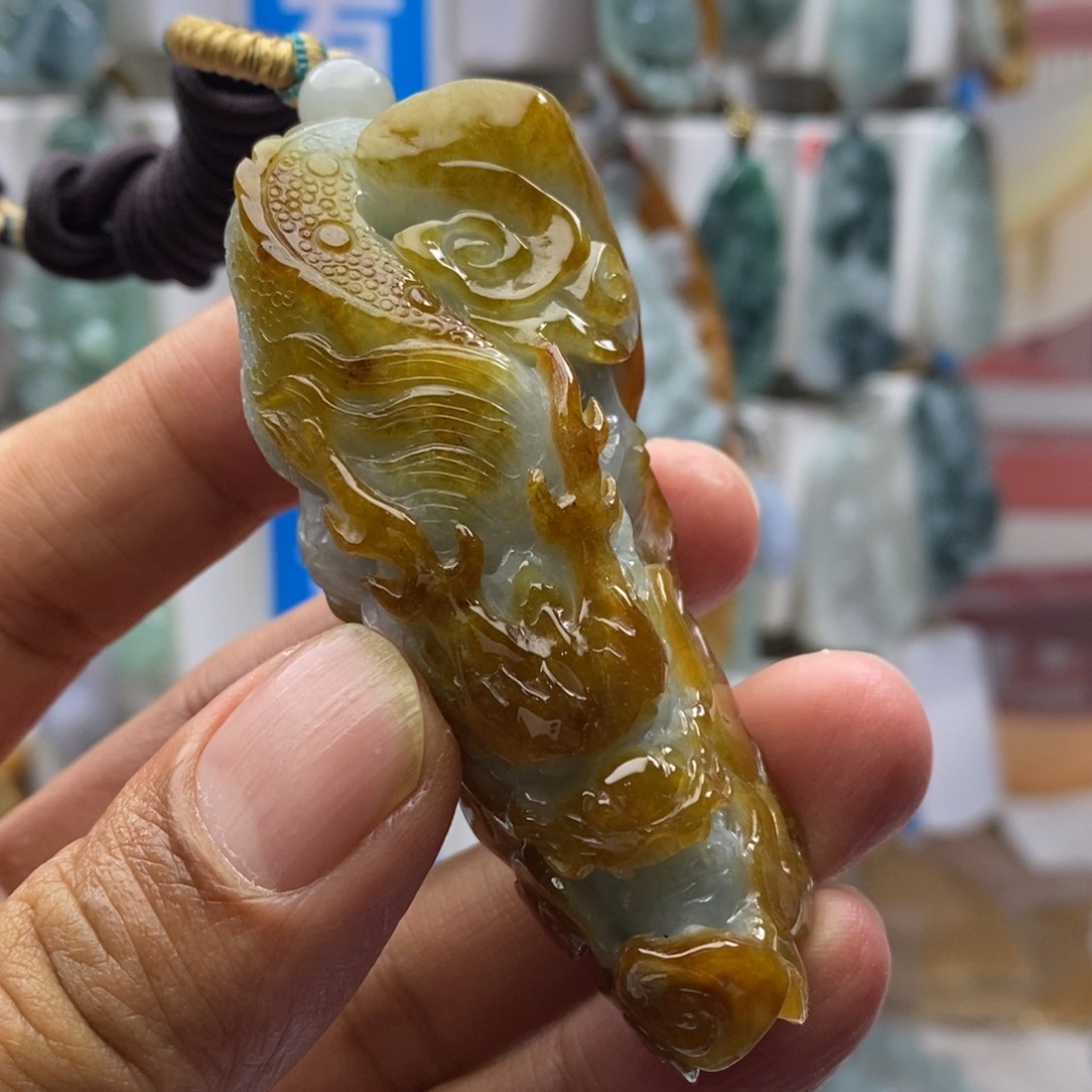 翡翠颈饰未镶嵌龙