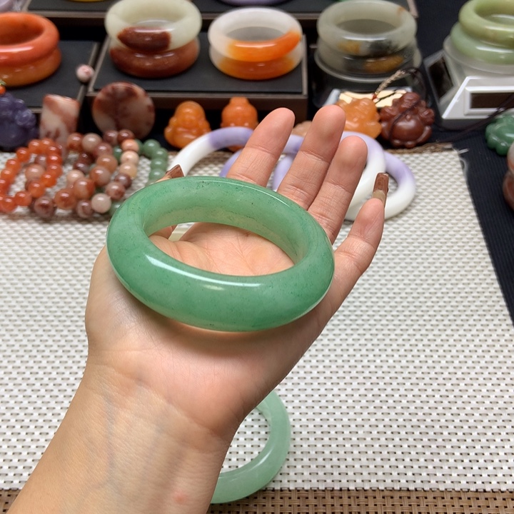 石英质玉未镶嵌手镯