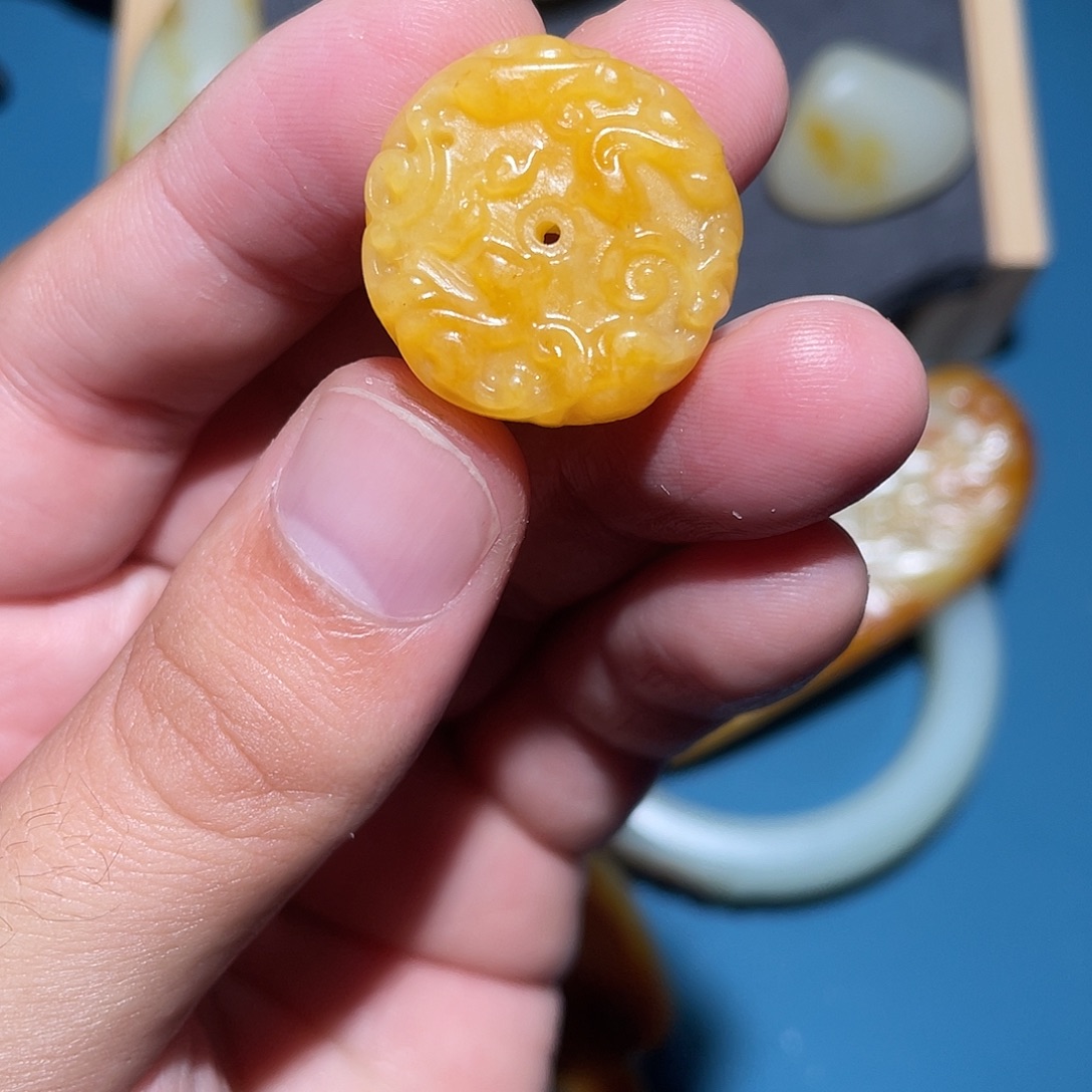 和田玉未镶嵌车挂