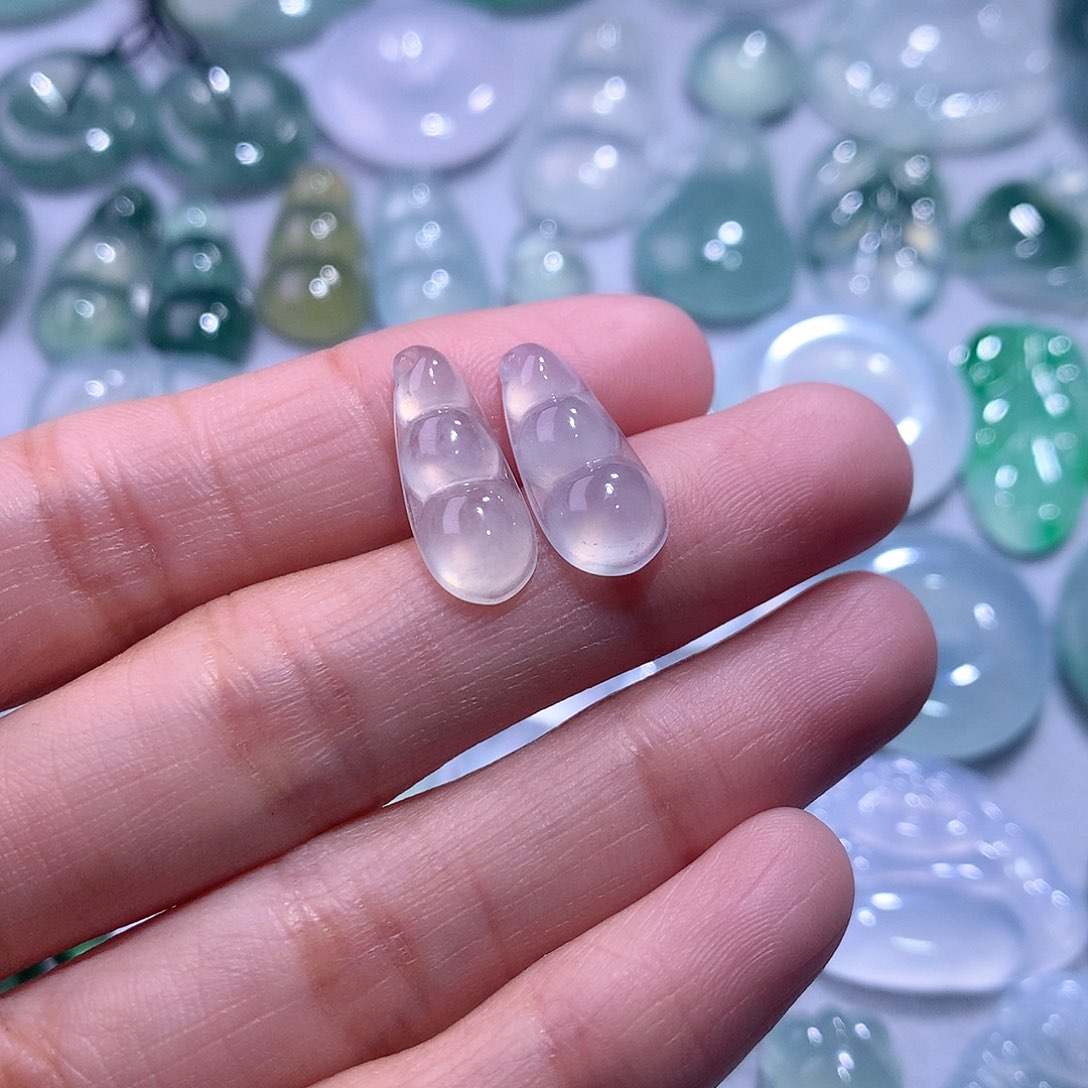 【闪购商品】翡翠颈饰未镶嵌一对