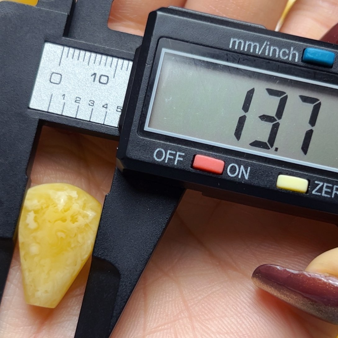 蜜蜡裸石未镶嵌13.7mm微瑕三通