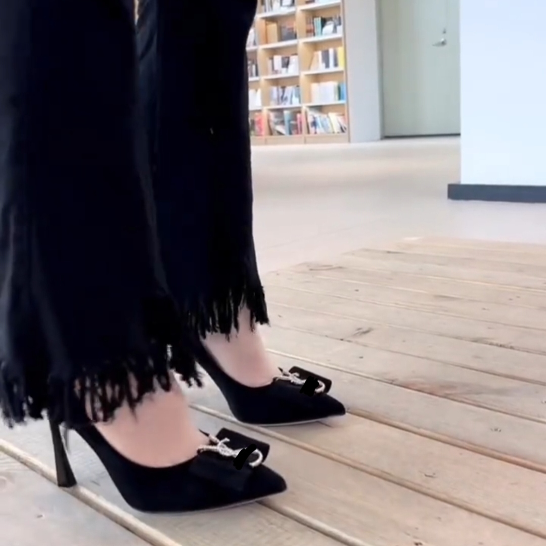 绒面水钻扣尖头高跟单鞋显瘦宴会时尚气质百搭优雅女鞋