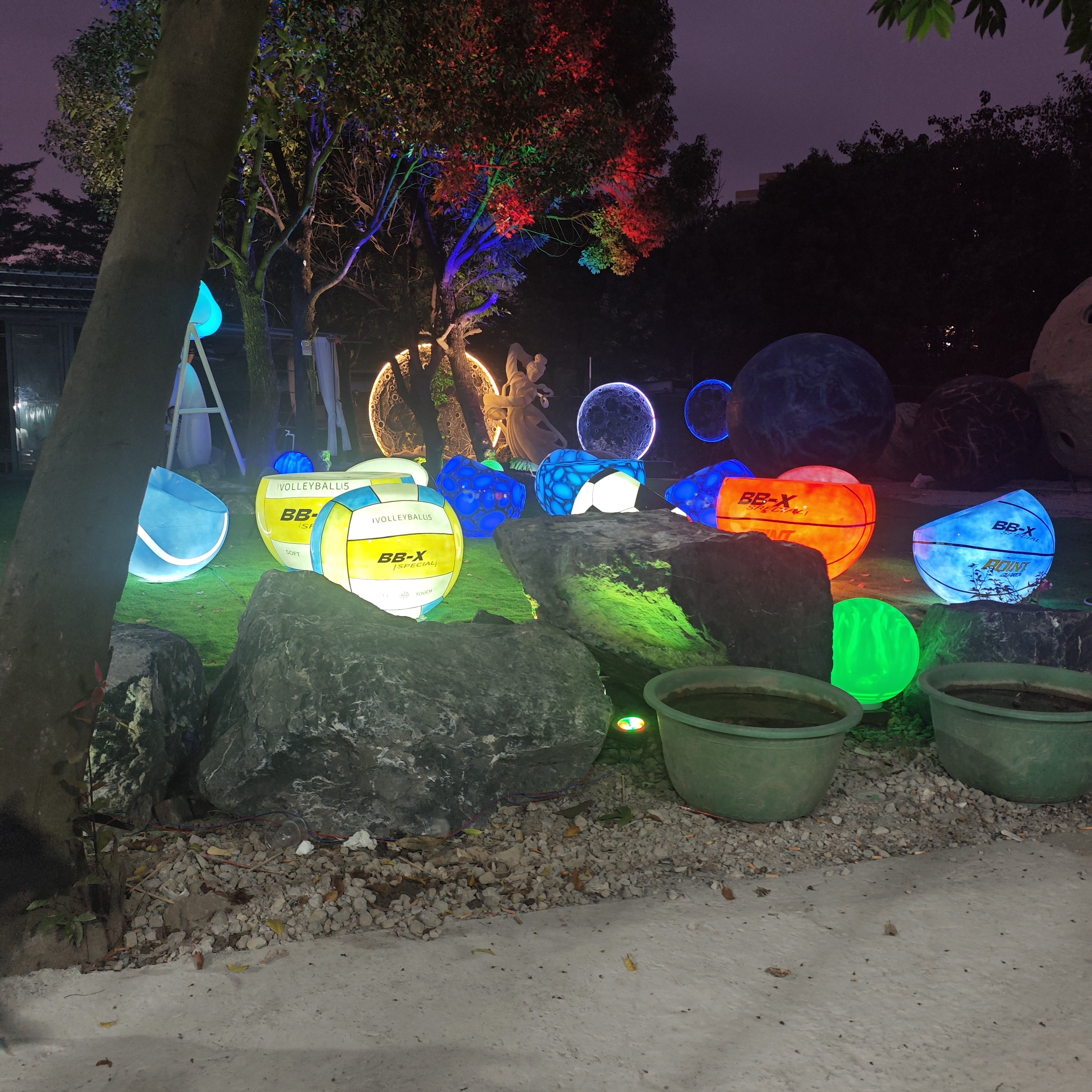 发光桌椅  露营地  台球厅  餐饮店 户外防水创意景观