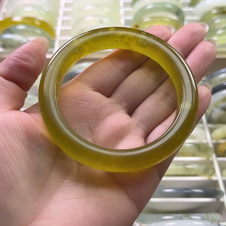 时***转蛇纹石玉未镶嵌手镯