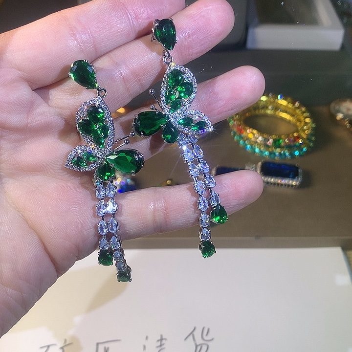 非金属45耳钉。           