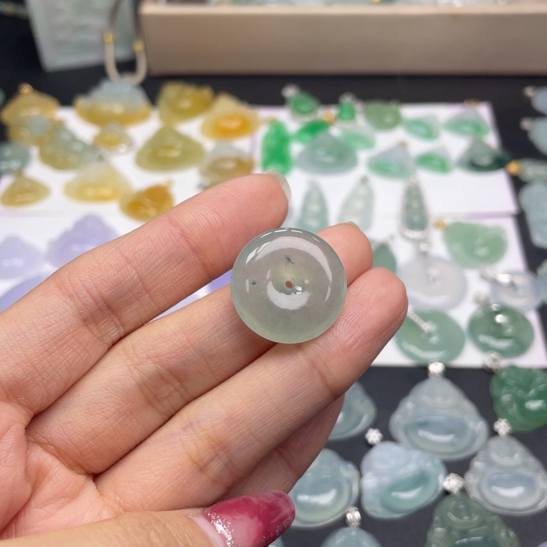 翡翠未镶嵌颈饰额