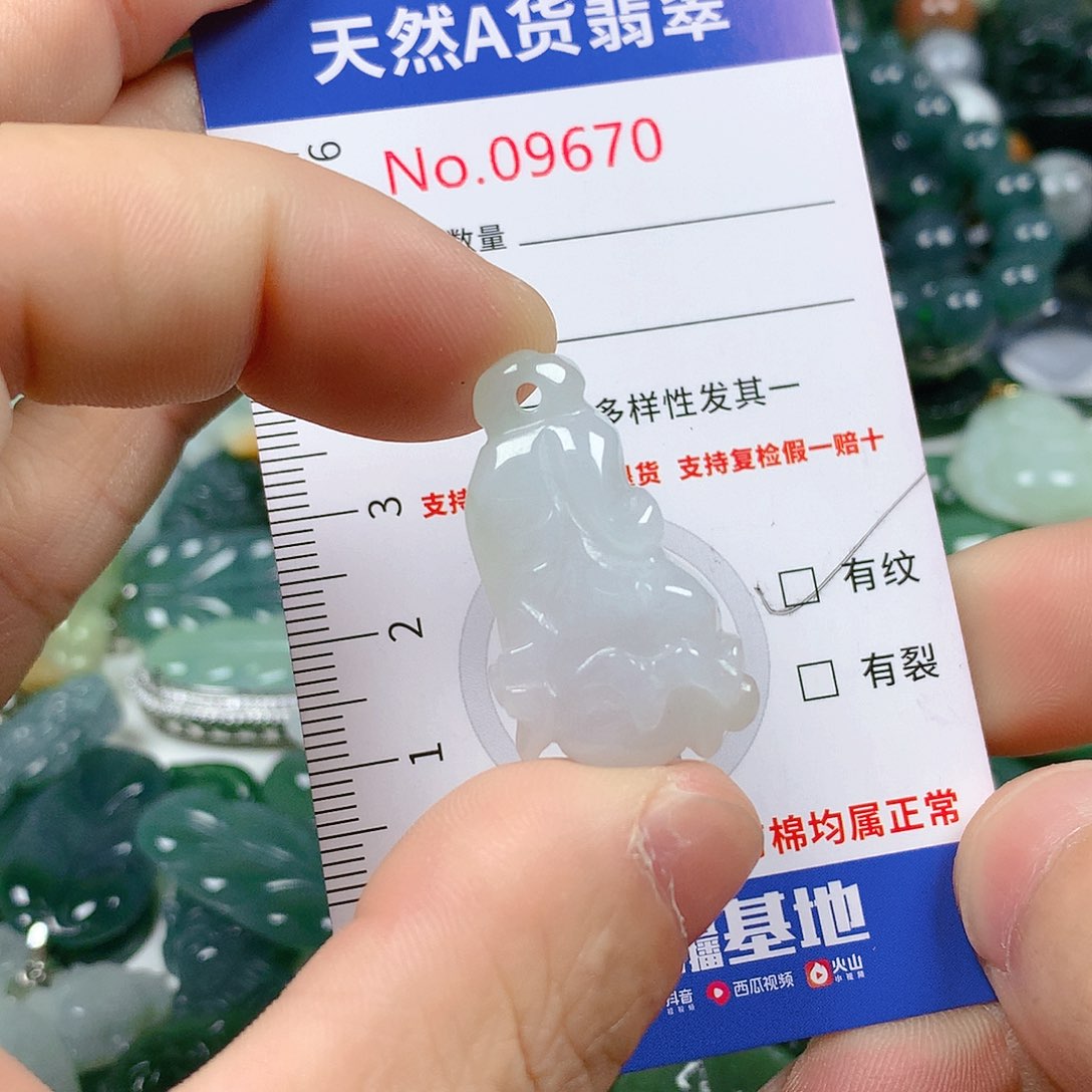 翡翠颈饰未镶嵌天然翡翠