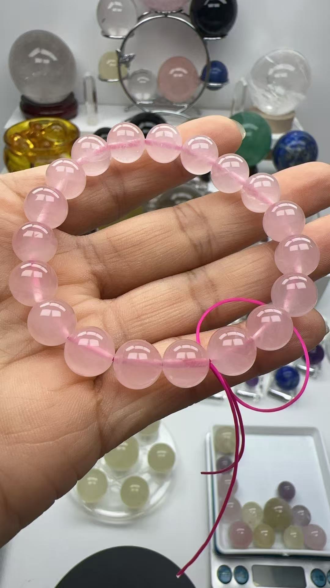 未镶嵌珠宝粉色手链