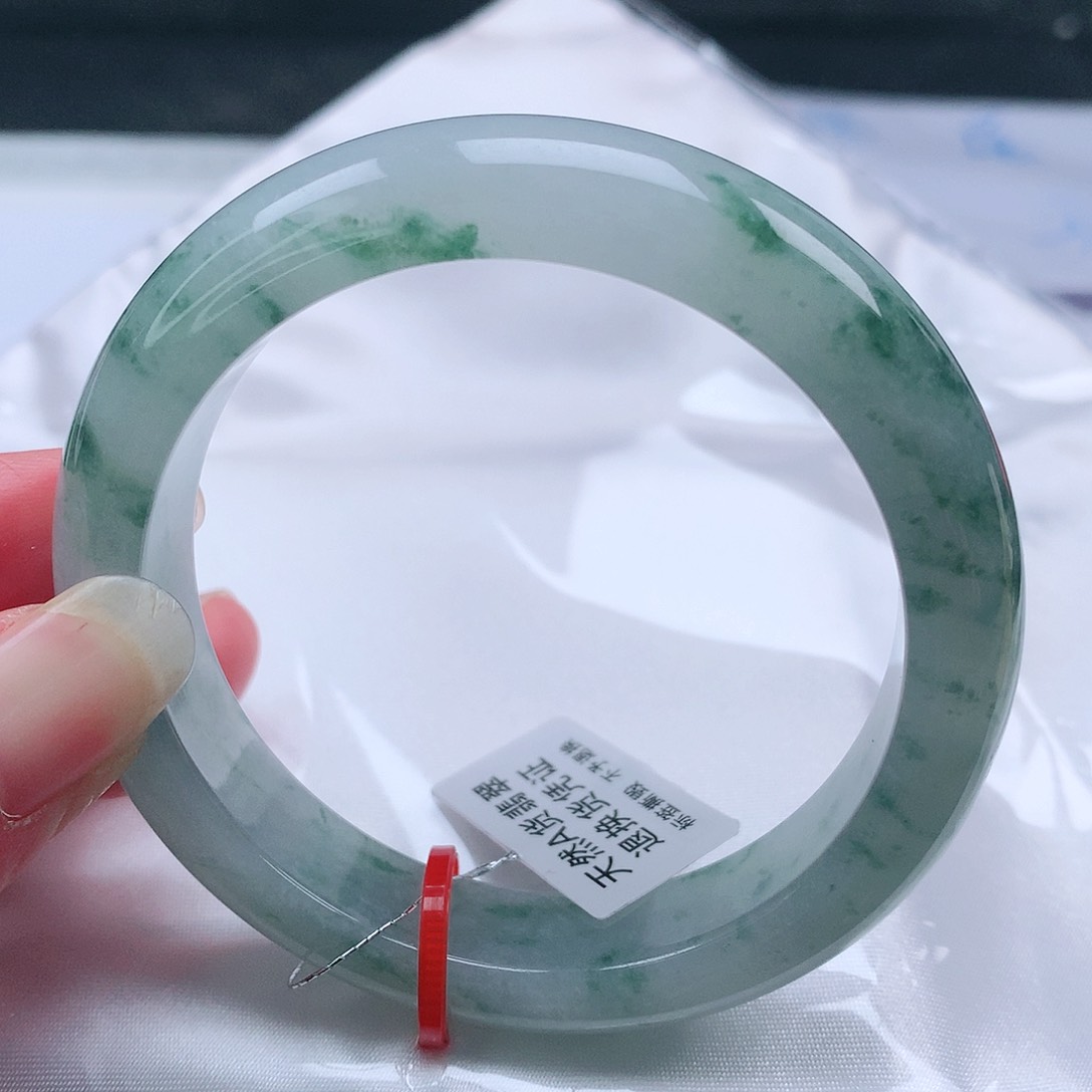 翡翠手镯未镶嵌53圈