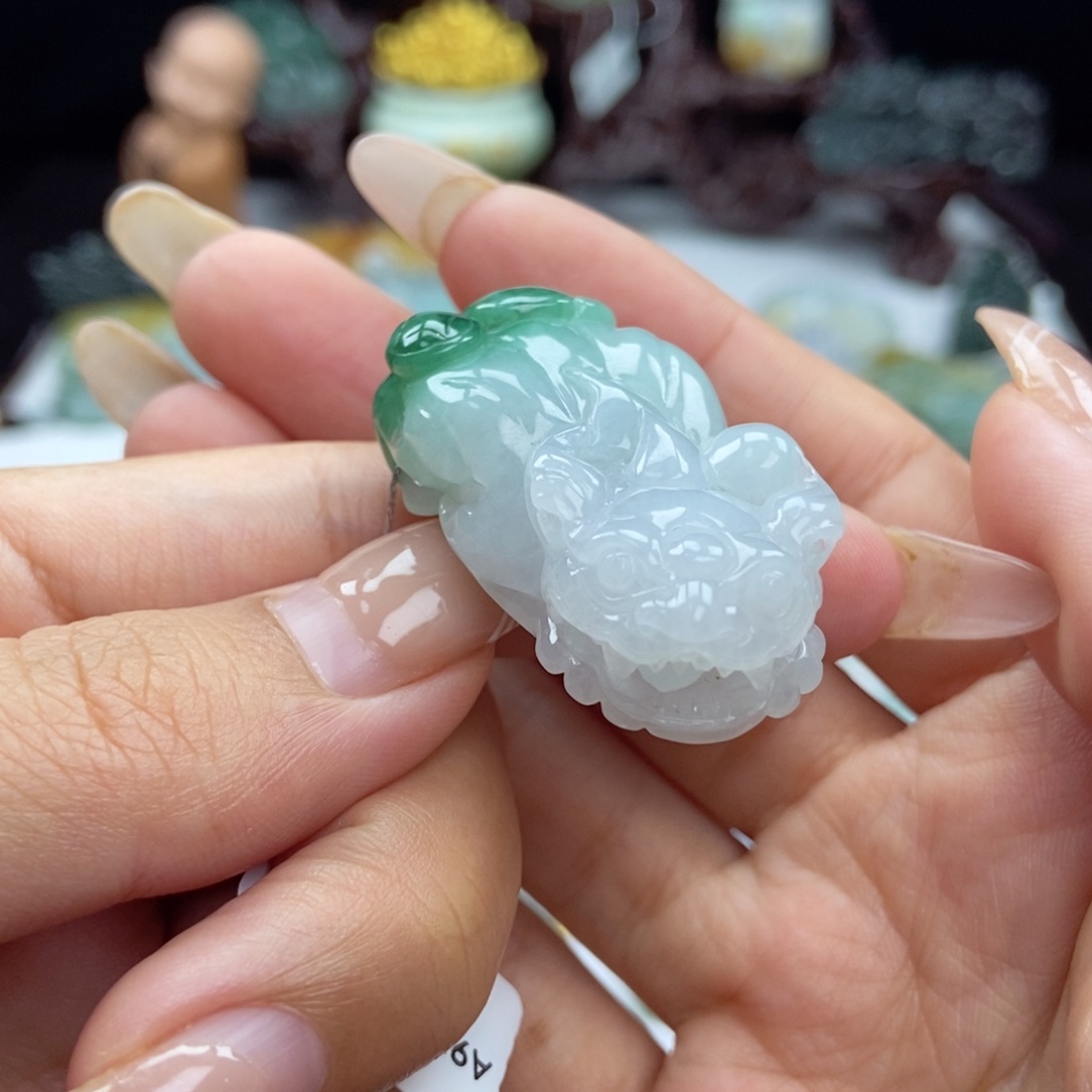 翡翠未镶嵌颈饰大肚含珠貔貅 糯冰飘花