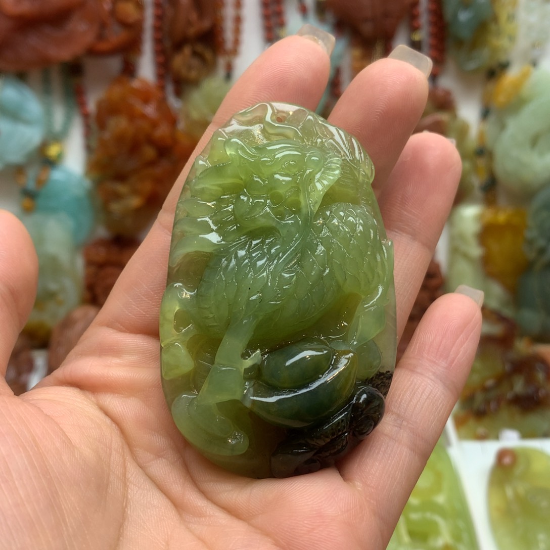 蛇纹石玉颈饰未镶嵌