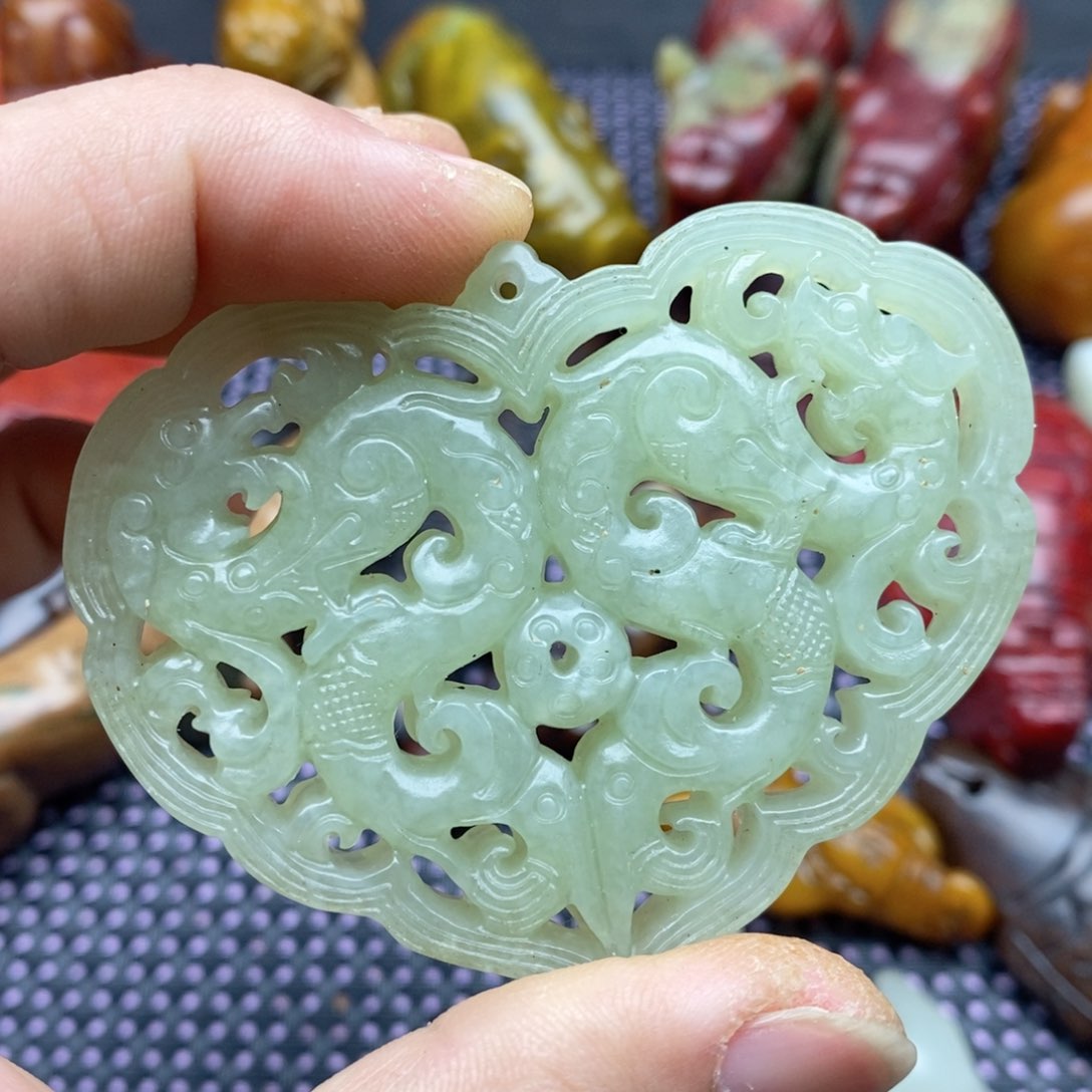 蛇纹石玉颈饰未镶嵌