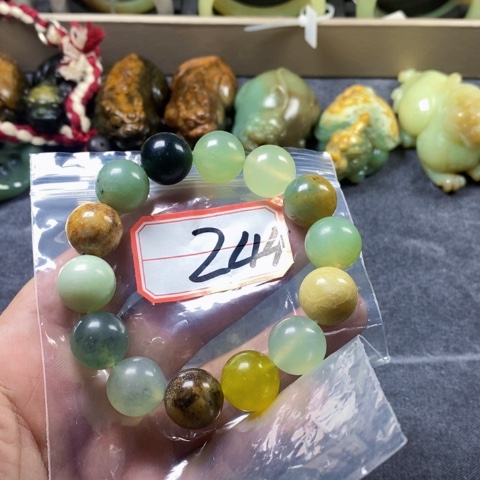 未镶嵌蛇纹石玉手链