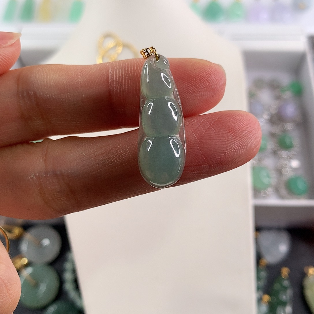 l***l翡翠未镶嵌颈饰缅甸天然A货翡翠 豆子