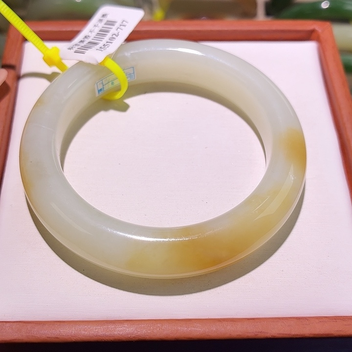 和田玉未镶嵌手镯糖白53