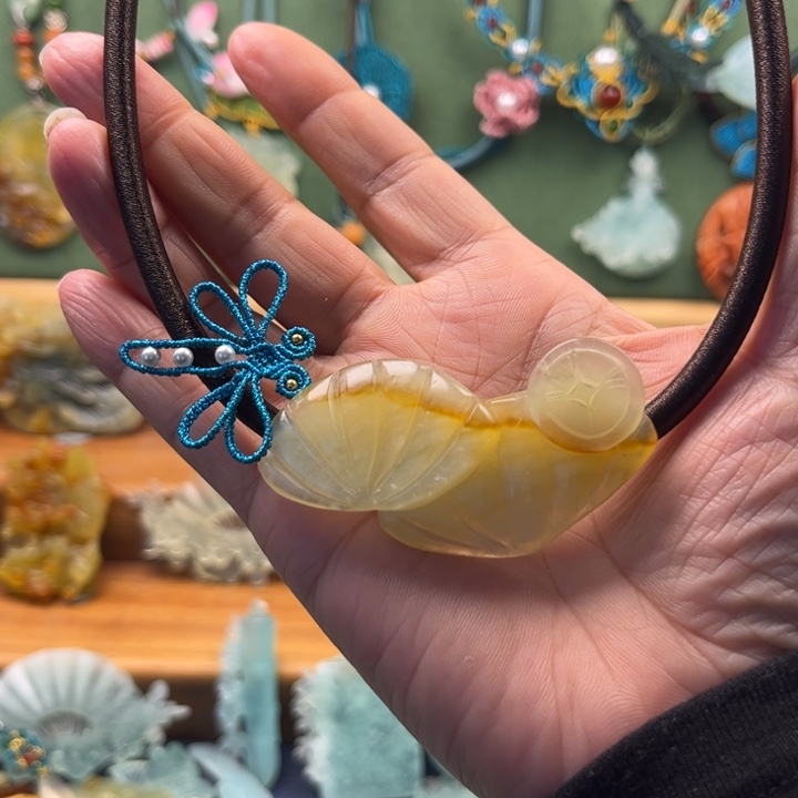 蛇纹石玉合金吊坠