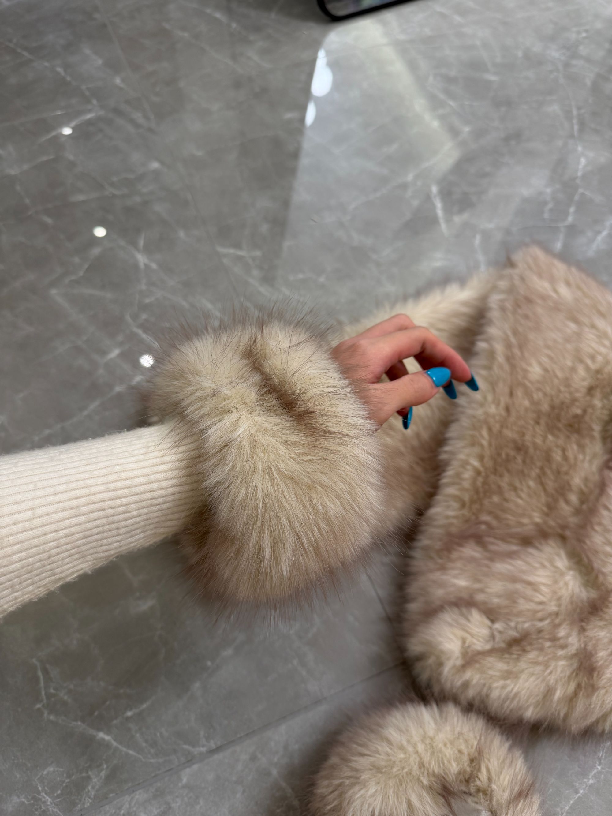 网红加厚简约百搭气质洋气松紧手环保暖护腕女款圆头毛毛袖口