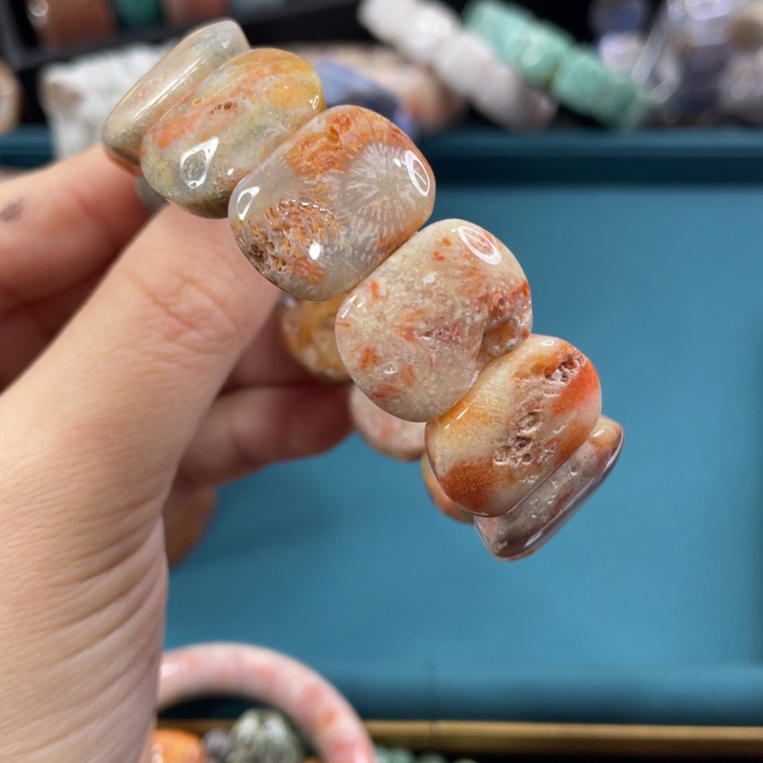 未镶嵌手镯硅化玉