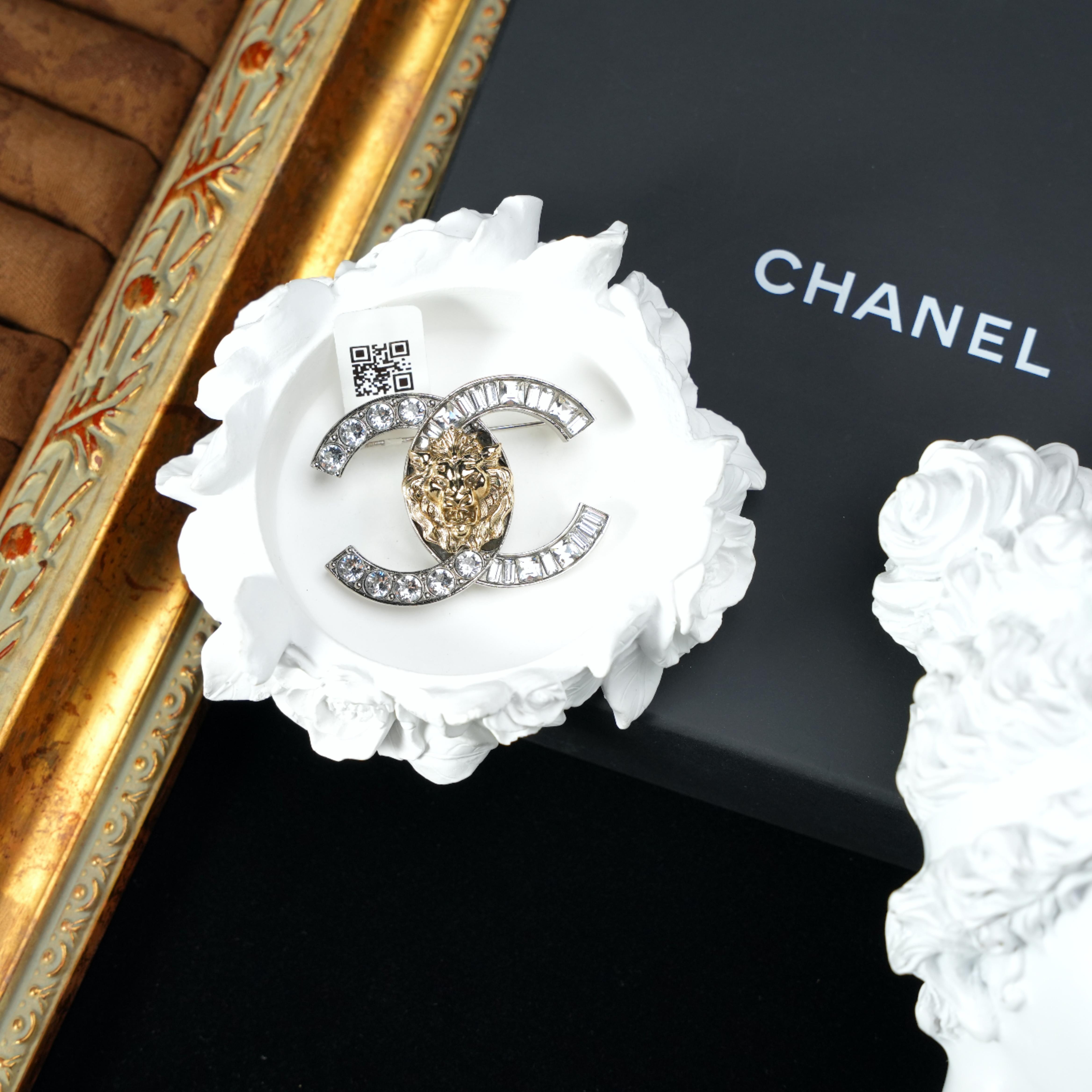 95新 Chanel/香奈儿 柚礼中古/香奈儿狮子莱茵石双C胸针lh512007