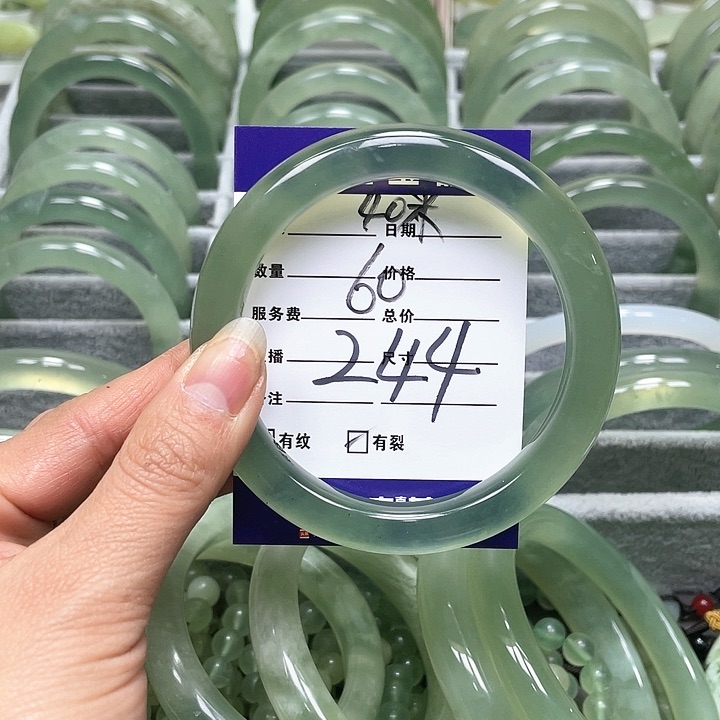 蛇纹石玉手镯未镶嵌