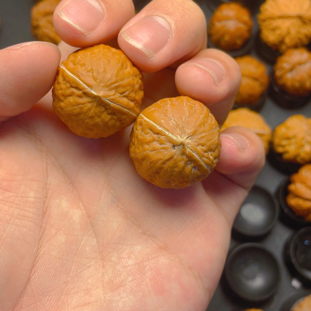 文玩核桃把件谁*小手捻