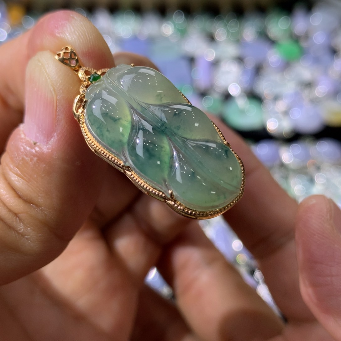 翡翠吊坠(不含链)18K金镶嵌