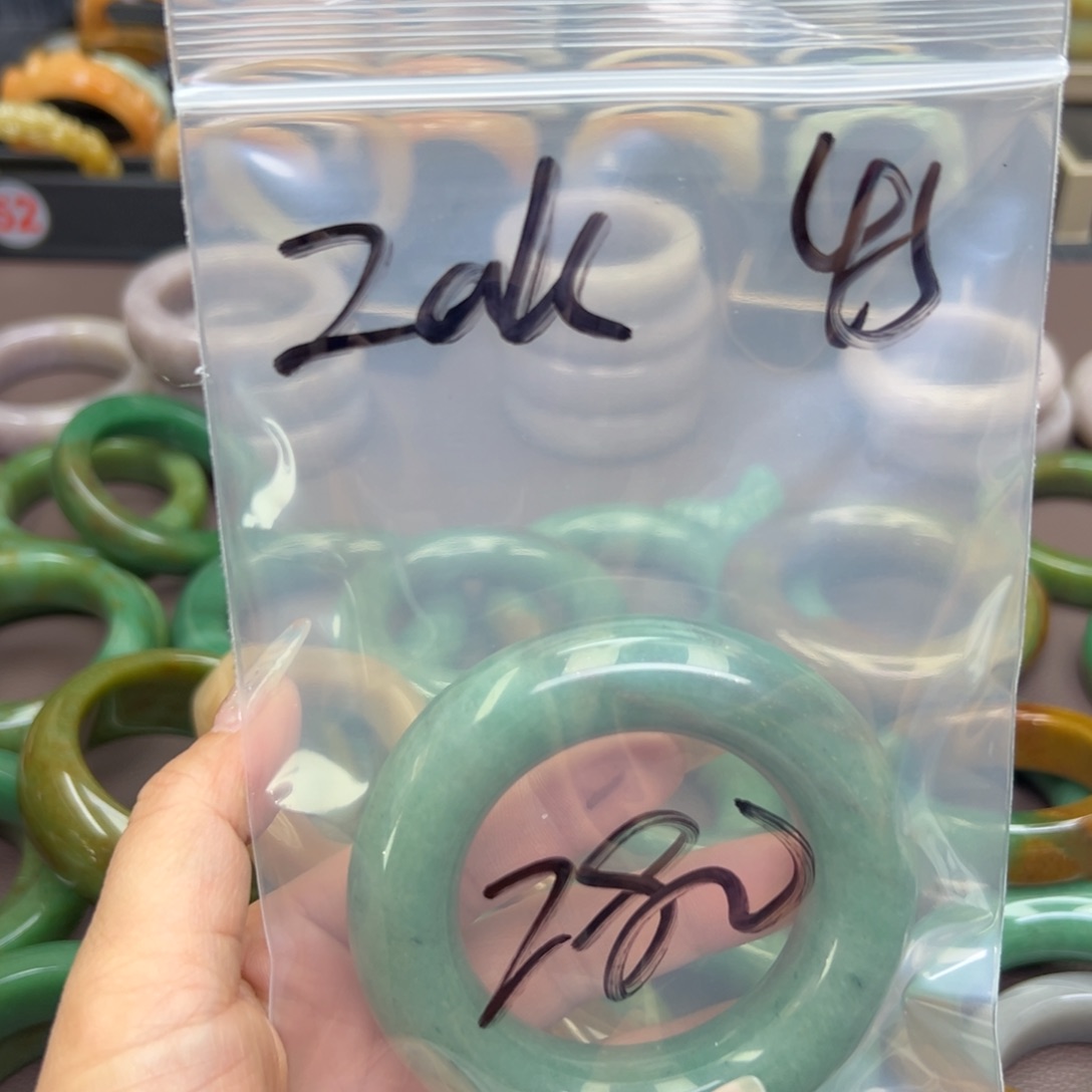 石英质玉手镯未镶嵌Z**e