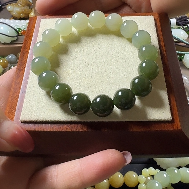 风***里和田玉（黄玉）未镶嵌手串