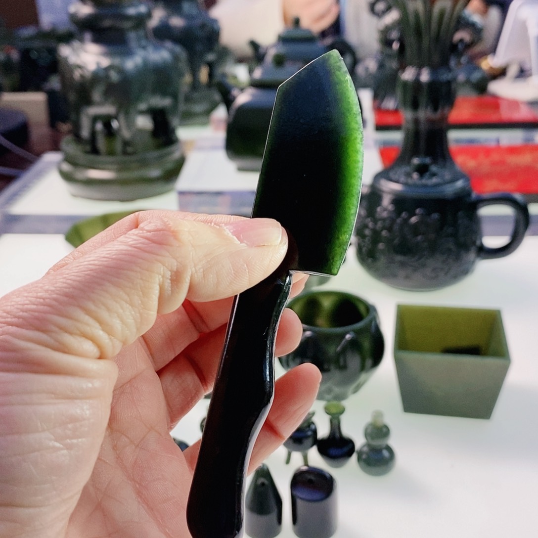 和田玉（青玉）摆件未镶嵌微瑕